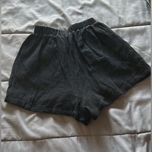 Short in excelent condition, new with tags.